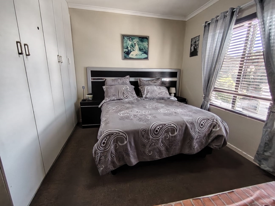 2 Bedroom Property for Sale in Vredekloof East Western Cape